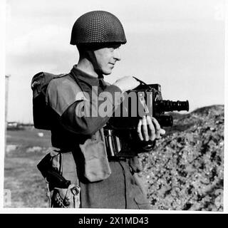 CAMERAMEN DE L'UNITÉ DE FILM et DE PHOTO DE L'ARMÉE - 14598194 - Sergent Rennison, G.O., de l'infanterie légère de Durham. Il vit au 14 Hillview Gardens, Alexandra Road, Sunderland, et était journaliste dans la vie civile. Il a été blessé alors qu'il était avec l'A.F.P.U. en Normandie pendant les premières phases des combats là-bas, l'armée britannique Banque D'Images