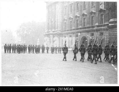 LA GARDE DU PALAIS DE BUCKINGHAM EN KAKI - changer la garde, armée britannique Banque D'Images