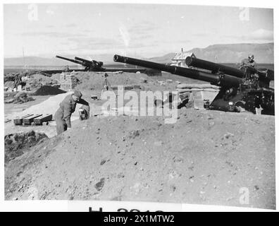 TROUPES BRITANNIQUES ET CANADIENNES EN ISLANDE - deux des artilleurs anti-aériens , Armée britannique Banque D'Images