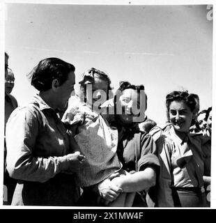 Les femmes polonaises libérées de la captivité soviétique rejoignent le Service auxiliaire des femmes polonaises en Palestine, stationné près des camps d'hommes. Les familles sont restées ensemble malgré l'emprisonnement antérieur. Les unités de l'armée polonaise arrivant de l'Union soviétique ont été intégrées dans la 3e division de carabines des Carpates en 1942-1943. Banque D'Images