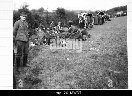 AVANCE DE L'ELBE VERS LUBECK - chevaux et charrettes ont également été capturés. Dans de nombreux cas, les prisonniers sont entrés dans nos lignes dans ces étranges véhicules assortis, British Army, 21st Army Group Banque D'Images