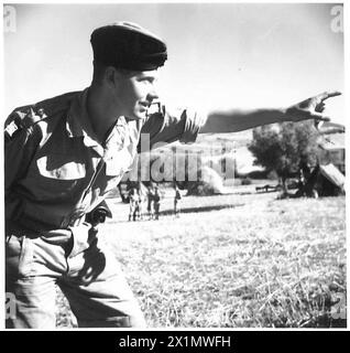 VISITE À LA BRIGADE IRLANDAISE EN AFRIQUE DU NORD - LIEUT. C. Clark, 6th Inniskillings of 33, Kimberley Road, Leicester, armée britannique Banque D'Images