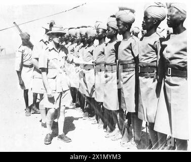 PHOTOGRAPHIES PRISES DE LA FORCE DE DÉFENSE SOUDANAISE - un défilé d'inspection, armée britannique Banque D'Images