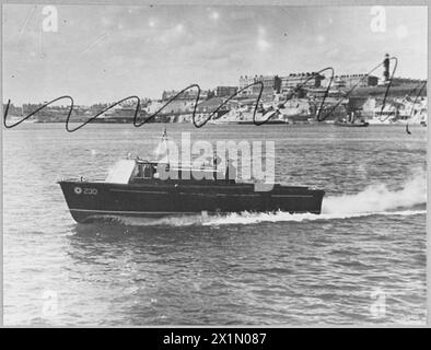 BATEAU À MOTEUR DE SERVICE AU MONT BATTEN. - , Royal Air Force Banque D'Images