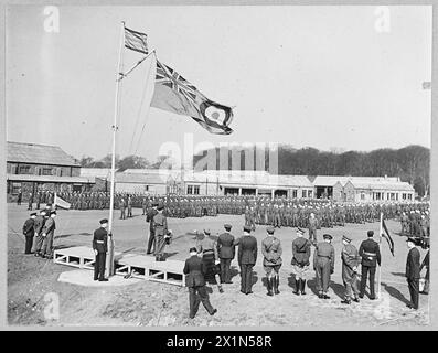 LORD TRENCHARD INSPECTE LES ESCADRONS DU RÉGIMENT DE LA ROYAL AIR FORCE. - [Voir A.M. Bulletin No 9474]. 8706. Lord Trenchard s'adressant aux officiers et aux hommes du régiment R.A.F. de la Royal Air Force Banque D'Images