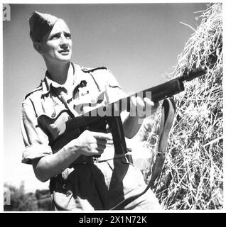 VISITE DE LA BRIGADE IRLANDAISE EN AFRIQUE DU NORD - L/CPL. R. Hadden, 6th Iniiskillings of 59 Huson Street, Belfast, armée britannique Banque D'Images