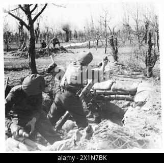 HUITIÈME ARMÉE : BRIGADE JUIVE EN ACTION - Un mortier de la 3ème BTN. Groupe de soutien en action, armée britannique Banque D'Images