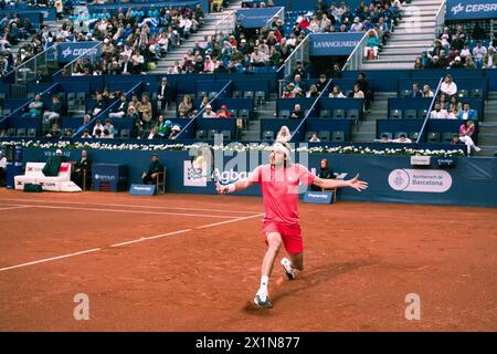 Barcelone, Espagne, 17 avril 2024. Sabadell Open Banc - Trophée Conde de Godo 71 - Sebastian Ofner (AUS) contre Stefanos Tsitsipas (GRE). Crédit : JG/Alamy Live News Banque D'Images