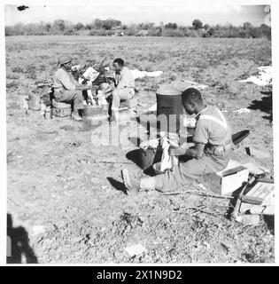 ITALIE : CINQUIÈME armurses DANS LA TÊTE DE PONT ANZIO - Basutos lavant linge d'hôpital, armée britannique Banque D'Images