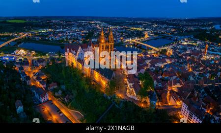 Burgberg Meissen mit Albrechtsburg, Dom, Bischofsschloss und Kornhaus. Meissen Sachsen Deutschland *** colline du château de Meissen avec le château d'Albrechtsburg, la cathédrale, le palais épiscopal et Granary Meissen Saxe Allemagne Meissen24 00137 Banque D'Images