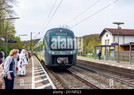 Nittendorf : Etterzhausen Railway sation, train régional d'agilis à Oberpfalz, Haut-Palatinat, Bayern, Bavière, Allemagne Banque D'Images