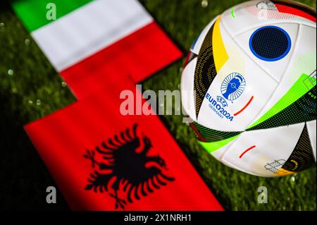 BERLIN, ALLEMAGNE, 17 AVRIL 2024 : Italie vs Albanie, Euro 2024 Groupe B match de football au BVB Stadion Dortmund, Dortmund, 15 juin 2024, ballon officiel Banque D'Images