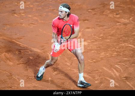 Barcelone, Espagne. 17 avril 2024. Stefanos Tsitsipas pendant le Barcelona Open Banc Sabadell. 71º Trofeo Conde de Godó match, Round of 32, entre Sebastian Ofner et Stefanos Tsitsipas joué au Real Club de Tenis Barcelona le 17 avril 2024 à Barcelone Espagne. (Photo de Sergio Ruiz/PRESSINPHOTO) crédit : AGENCE SPORTIVE PRESSINPHOTO/Alamy Live News Banque D'Images