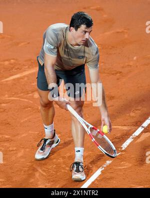 Barcelone, Espagne. 17 avril 2024. Sebastian Ofner lors de l'Open Banc Sabadell de Barcelone. 71º Trofeo Conde de Godó match, Round of 32, entre Sebastian Ofner et Stefanos Tsitsipas joué au Real Club de Tenis Barcelona le 17 avril 2024 à Barcelone Espagne. (Photo de Sergio Ruiz/PRESSINPHOTO) crédit : AGENCE SPORTIVE PRESSINPHOTO/Alamy Live News Banque D'Images