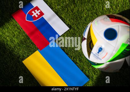 MUNICH, ALLEMAGNE, 17 AVRIL 2024 : Slovaquie vs Ukraine, Euro 2024 Groupe E match de football à Düsseldorf Arena, Düsseldorf, 21 juin 2024, ballon officiel Banque D'Images