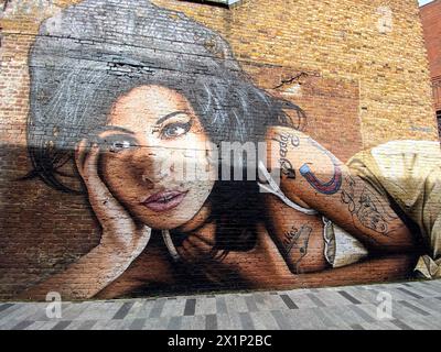 Une murale représentant Amy Winehouse est vue près du pub Hawley Arms à Camden à Londres, au Royaume-Uni, le 2024 avril Banque D'Images