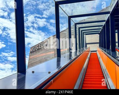 Rolltreppe zum Ruhr Museum in der ehemaligen Kohlenwäsche auf der Zeche Zollverein in Essen, NRW, Deutschland, Zeche Zollverein *** Escalator to the Ruhr Museum in the ancienne usine de lavage du charbon du complexe industriel de la mine de charbon de Zollverein Essen, NRW, Allemagne, Zeche Zollverein Banque D'Images