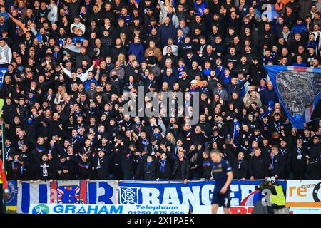 Dens Park, Dundee, Royaume-Uni. 17 avril 2024. Scottish Premiership Football, Dundee versus Rangers ; Rangers fans Credit : action plus Sports/Alamy Live News Banque D'Images