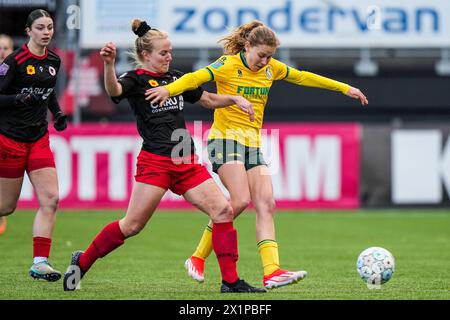 ROTTERDAM - (de gauche à droite) Lieve van Vliet de l'Excelsior V1, Jarne Teulings de Fortuna Sittard V1 lors de la demi-finale de la Coupe KNVB entre l'Excelsior Rotterdam et le Fortuna Sittard au Van Donge & de Roo Stadium le 17 avril 2024 à Rotterdam, pays-Bas. ANP TOBIAS KLEUVER Banque D'Images