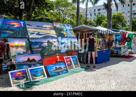 Art à vendre au marché du dimanche d'Ipanema (foire hippie), Rio de Janeiro, État de Rio de Janeiro, Brésil. Banque D'Images