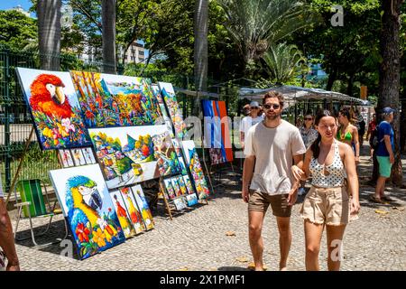 Art à vendre au marché du dimanche d'Ipanema (foire hippie), Rio de Janeiro, État de Rio de Janeiro, Brésil. Banque D'Images