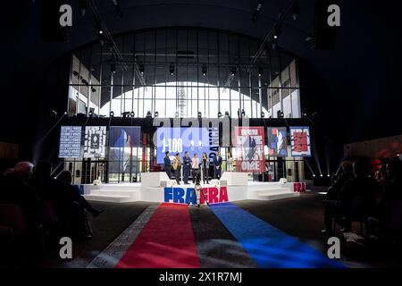 Ministre des Sports et des Jeux Olympiques et Paralympiques de France, Amélie Oudea-Castera et président du comité d'organisation des Jeux Olympiques et Paralympiques 'Paris 2024', Tony Estanguet et résident du comité national Olympique et sportif français, David Lappartient et président du comité paralympique et sportif français, Marie-Amélie le fur lors de la présentation officielle des tenues des athlètes français pour la cérémonie d'ouverture des Jeux Olympiques et Paralympiques de Paris 2024 prévue sur la Seine à Paris, France, le 26 juillet. Photo Eliot Blondet/ABACAPRESS.COM Banque D'Images