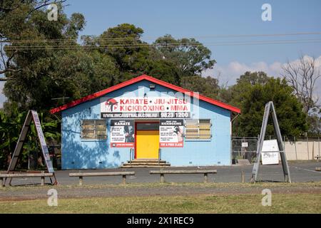 Centre international d'arts martiaux, kickboxing, karaté et JIU-jitsu dans la banlieue de Kemps Creek, Greater Western Sydney, Nouvelle-Galles du Sud, Australie Banque D'Images