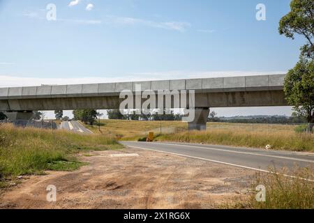 La ligne de transport ferroviaire de l'aéroport de Sydney Metro Western Sydney est en cours de construction pour desservir l'aéroport de Sydney Ouest à St Marys, sur la photo, construction du viaduc Luddenham Banque D'Images