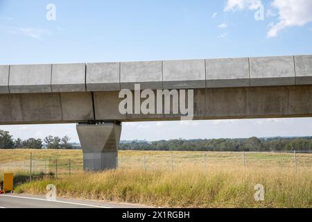 La ligne de transport ferroviaire de l'aéroport de Sydney Metro Western Sydney est en cours de construction pour desservir l'aéroport de Sydney Ouest à St Marys, sur la photo, construction du viaduc Luddenham Banque D'Images