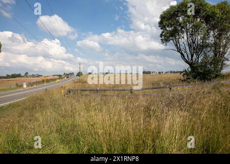 Campagne autour de Luddenham Road dans la région du Grand Ouest de Sydney, le développement des autoroutes, du métro et de l'aéroport à proximité est en cours Banque D'Images