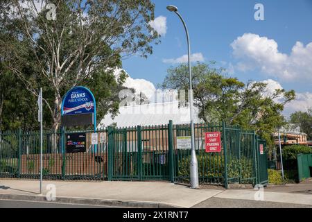 École primaire australienne, Banks public School est dans la banlieue de Sydney de St clair et est situé sur Banks Road, Western Sydney, NSW, Australie Banque D'Images