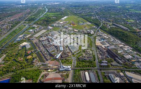 Luftbild, Westfield Centro sternförmiges Einkaufszentrum, Gesamtansicht Neue Mitte am Rhein-Herne-Kanal mit Fluss Emscher und Autobahn A42, Borbeck, Oberhausen, Ruhrgebiet, Rhénanie-du-Nord-Westphalie, Deutschland ACHTUNGxMINDESTHONORARx60xEURO *** vue aérienne, Westfield Centro centre commercial en forme d'étoile, vue générale Nouveau centre sur le Rhin canal Herne avec rivière Emscher et autoroute A42, Borbeck, Oberhausen, région de la Ruhr, Rhénanie du Nord-Westphalie, Allemagne ATTENTIONxMINDESTHONORARx60xEURO Banque D'Images