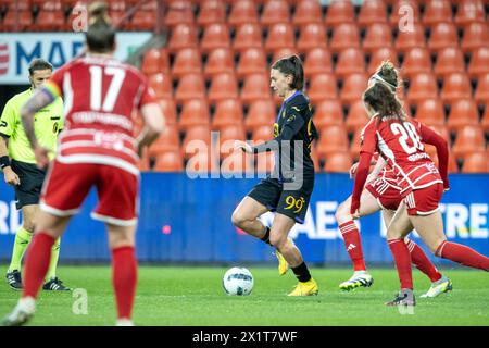 Liège, Belgique. 16 avril 2024. Amélie Delabre (99 ans) d'Anderlecht photographiée lors d'un match de football féminin entre la Standard Femina de Liège et le RSC Anderlecht Women le 4ème jour des play offs de la saison 2023 - 2024 dans la Super League belge des femmes du loto, le mardi 16 avril 2024 à Liège, BELGIQUE . Crédit : Sportpix/Alamy Live News Banque D'Images