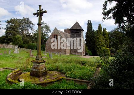 L’église All Saints de Brockhampton, un bâtiment classé Grade I, a été conçue et construite en 1902 par William Lethaby, un architecte d’art et d’artisanat de premier plan. Banque D'Images