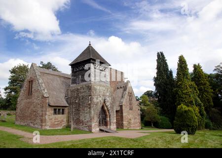 L’église All Saints de Brockhampton, un bâtiment classé Grade I, a été conçue et construite en 1902 par William Lethaby, un architecte d’art et d’artisanat de premier plan. Banque D'Images