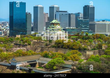 Donjon principal et mur du château d'Osaka à osaka, japon Banque D'Images