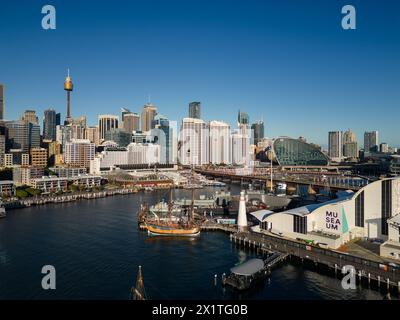 Sydney, Australie - 19 juillet 2023 : vue aérienne du National maritime Museum près du quartier des affaires et des divertissements de Darling Harbor à Sydney sur un Banque D'Images