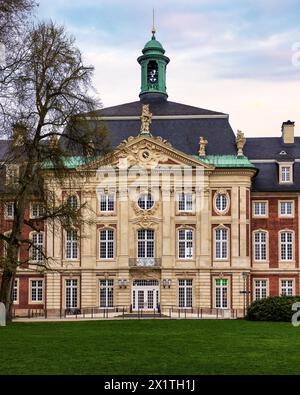 L'élégant bâtiment de l'Université Münster Banque D'Images