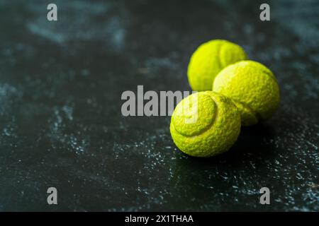 Bonbons pour balles de tennis. Bonbons et bonbons dans la forme. prêt à manger. Banque D'Images