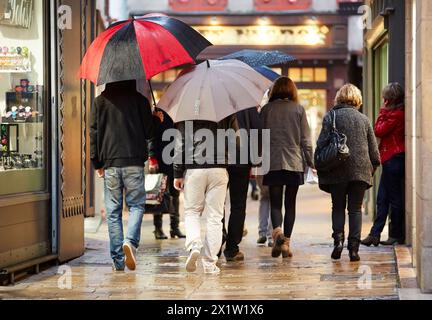 La pluie, Bayonne, Aquitaine, Pyrénées-Atlantiques, Pays Basque, 64, France. Banque D'Images