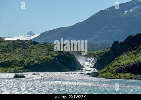 Lago Pehoe, cascade, Mirador Salto Grande, feu de position, Parc National Torres del Paine, Parque Nacional Torres del Paine, Cordillera del Paine Banque D'Images