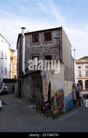 Un ancien bâtiment historique typique de la ville de Porto au Portugal le 7 mai 2022. Vieux batiment historique typique de la ville de Porto au Portugal le Banque D'Images