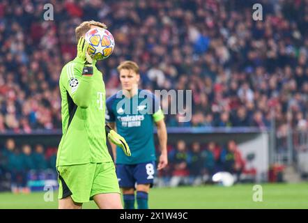 Manuel NEUER, gardien de but FCB 1 dans le match quart de finale FC BAYERN MUENCHEN - FC ARSENAL LONDRES 1-0 de football UEFA Champions League dans la saison 2023/2024 à Munich, le 17 avril 2024. Viertelfinale,, FCB, Muenchen photographe : ddp images / star-images Banque D'Images