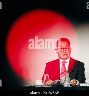 Joachim Nagel, prsident der Deutschen Bundesbank, aufgenommen BEI einem Pressefruehstueck im Rahmen der IWF Fruehjahrstagung in Washington, 18.04.2024. Fotografiert im Auftrag des Bundesministerium der Finanzen BMF Washington États-Unis *** Joachim Nagel, président de la Deutsche Bundesbank, photographié lors d'un petit-déjeuner de presse aux réunions de printemps du FMI à Washington, 18 04 2024 photographié au nom du ministère fédéral des Finances BMF Washington États-Unis Copyright : xFelixxZahnxBMFxphotothek.dex Banque D'Images