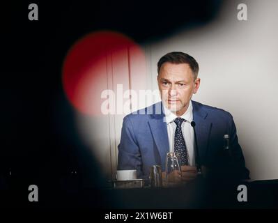 Christian Lindner FDP, Bundesminister der Finanzen, und Joachim Nagel prsident der Deutschen Bundesbank, aufgenommen BEI einem Pressefruehstueck im Rahmen der IWF Fruehjahrstagung in Washington, 18.04.2024. Fotografiert im Auftrag des Bundesministerium der Finanzen BMF Washington États-Unis *** Christian Lindner FDP , ministre fédéral des Finances, et Joachim Nagel Président de la Deutsche Bundesbank, photographié lors d'un petit déjeuner de presse lors des réunions de printemps du FMI à Washington, 18 04 2024 photographié au nom du Ministère fédéral des Finances BMF Washington États-Unis Copyright : XFe Banque D'Images