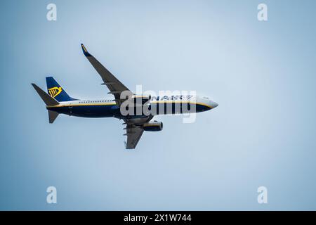 Ryanair Boeing 737-8AS en vol. Banque D'Images