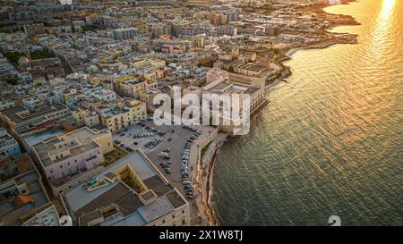 Castello Svevo nella città di Trani sul mare adriatico in Puglia, Italie. Banque D'Images