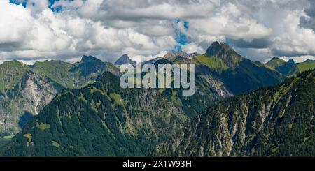 Panorama de montagne de Soellereck à Hoefats, 2259m, Allgaeu Alpes, Allgaeu, Bavière, Allemagne Banque D'Images