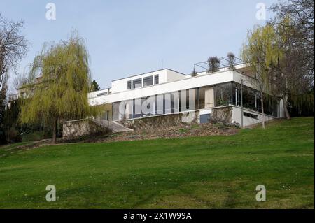 Jardin, Villa Tugendhat (architecte Ludwig Mies van der Rohe, liste du patrimoine mondial de l'UNESCO), Brno, Jihomoravsky kraj, République tchèque Banque D'Images