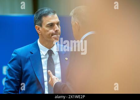 Bruxelles, Belgique. 17 avril 2024. Le premier ministre espagnol Pedro Sanchez assiste au sommet spécial de l'UE à Bruxelles, en Belgique, le 17 avril 2024. Crédit : Meng Dingbo/Xinhua/Alamy Live News Banque D'Images